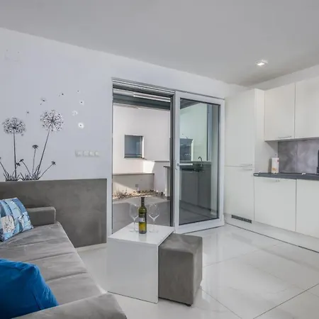 Apartments Elle Luxury Vantacici Malinska Exterior photo