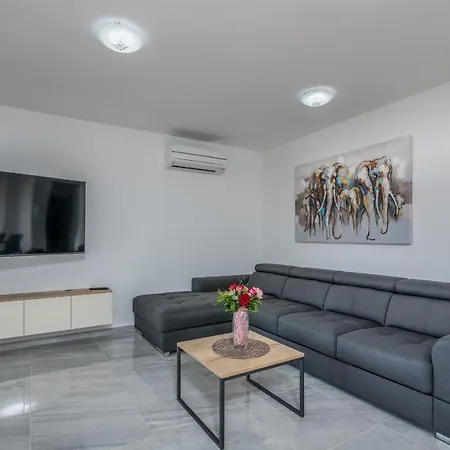 Apartments Elle Luxury Vantacici Malinska Exterior photo