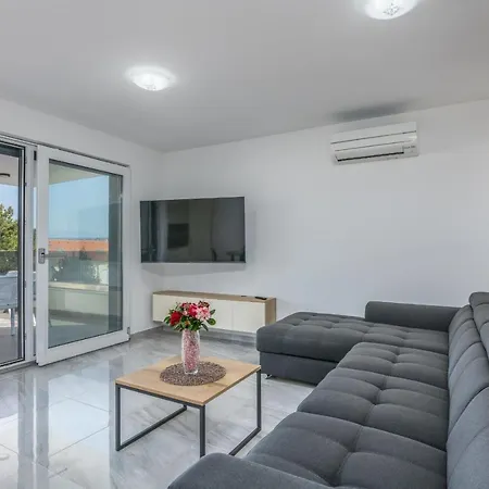 Apartments Elle Luxury Vantacici Malinska Exterior photo