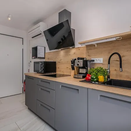 Apartments Elle Luxury Vantacici Malinska Exterior photo