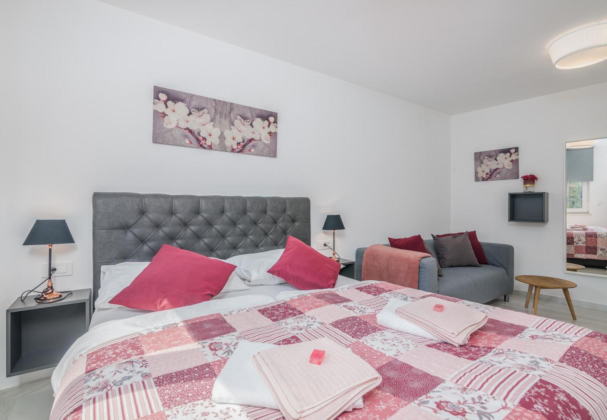 Elle Luxury Vantacici Apartment